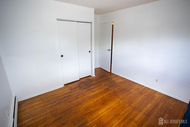 8 Stony Road, Edison, NJ 08817