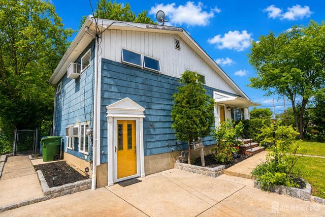 8 Stony Road, Edison, NJ 08817