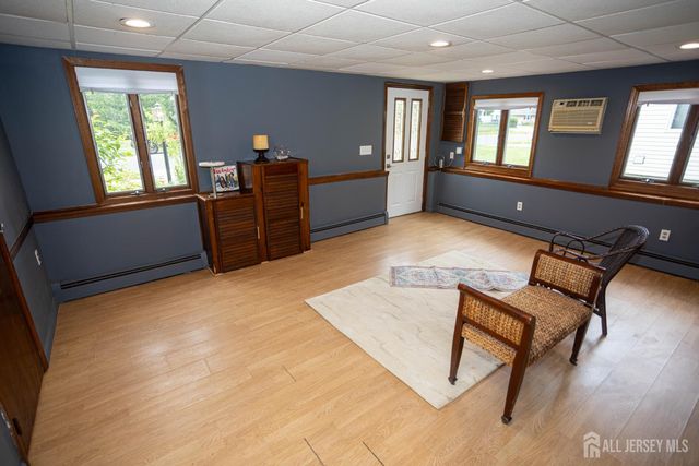 8 Stony Road, Edison, NJ 08817