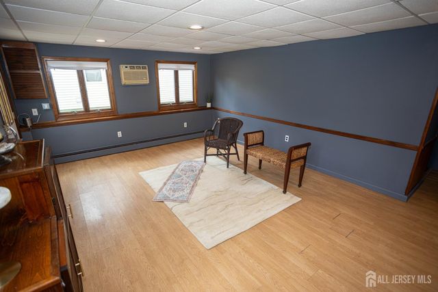 8 Stony Road, Edison, NJ 08817