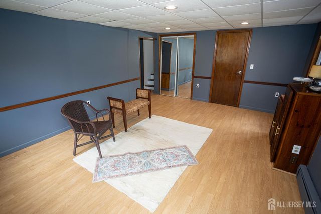 8 Stony Road, Edison, NJ 08817