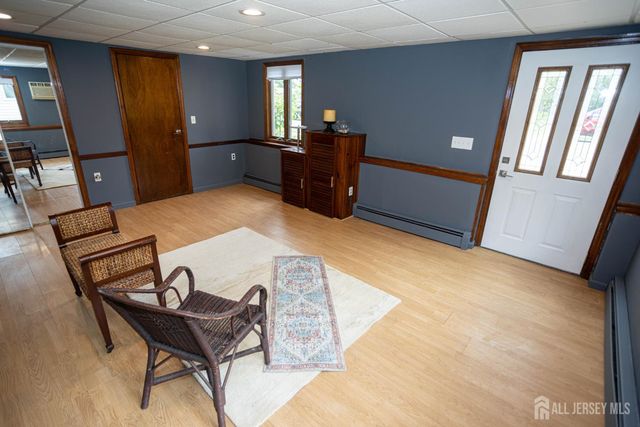 8 Stony Road, Edison, NJ 08817