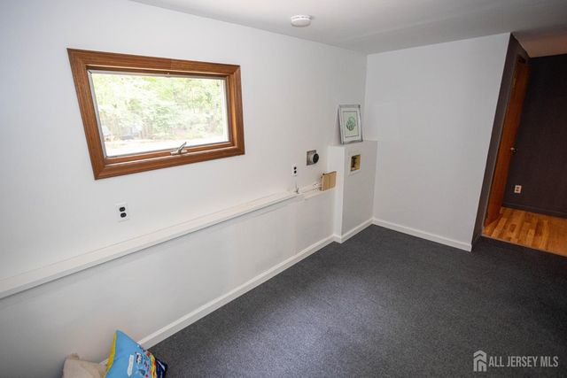 8 Stony Road, Edison, NJ 08817
