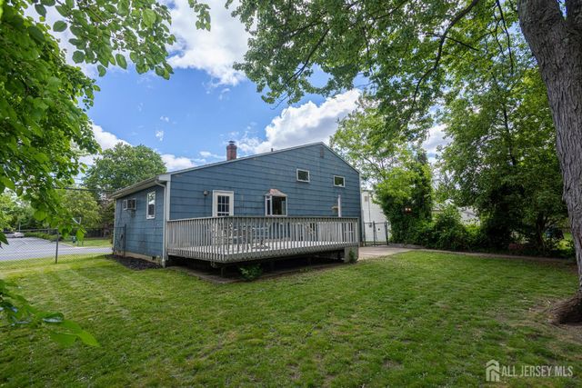 8 Stony Road, Edison, NJ 08817