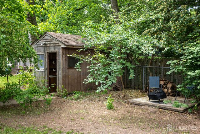 8 Stony Road, Edison, NJ 08817