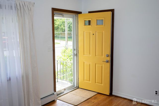 8 Stony Road, Edison, NJ 08817