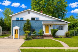 8 Stony Road, Edison, NJ 08817
