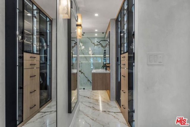 2144 Banyan Drive, Los Angeles, CA 90049