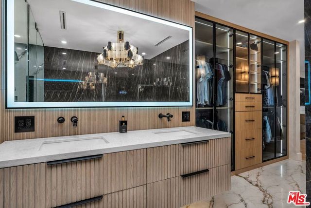 2144 Banyan Drive, Los Angeles, CA 90049