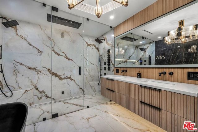 2144 Banyan Drive, Los Angeles, CA 90049