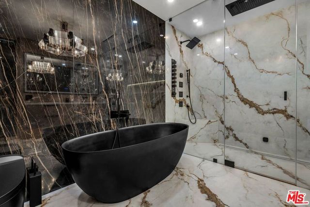 2144 Banyan Drive, Los Angeles, CA 90049