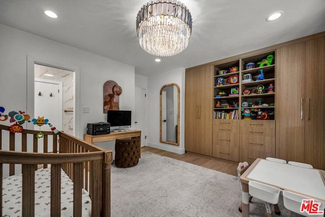 2144 Banyan Drive, Los Angeles, CA 90049