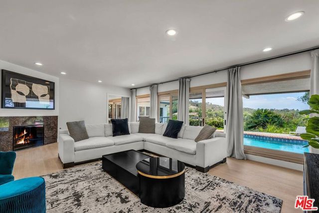 2144 Banyan Drive, Los Angeles, CA 90049