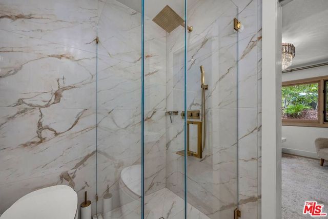 2144 Banyan Drive, Los Angeles, CA 90049