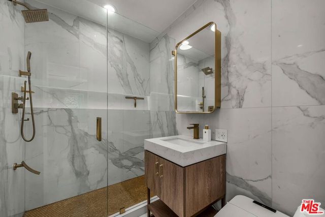 2144 Banyan Drive, Los Angeles, CA 90049