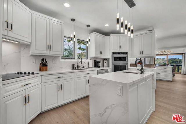 2144 Banyan Drive, Los Angeles, CA 90049