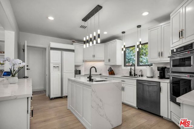 2144 Banyan Drive, Los Angeles, CA 90049