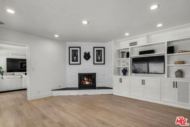 2144 Banyan Drive, Los Angeles, CA 90049