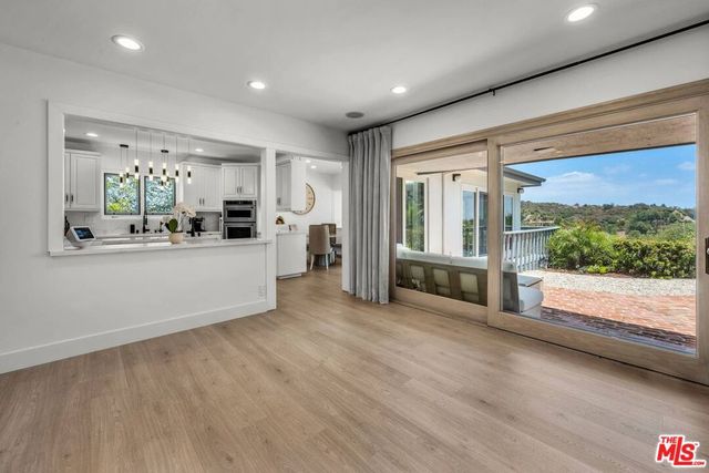 2144 Banyan Drive, Los Angeles, CA 90049