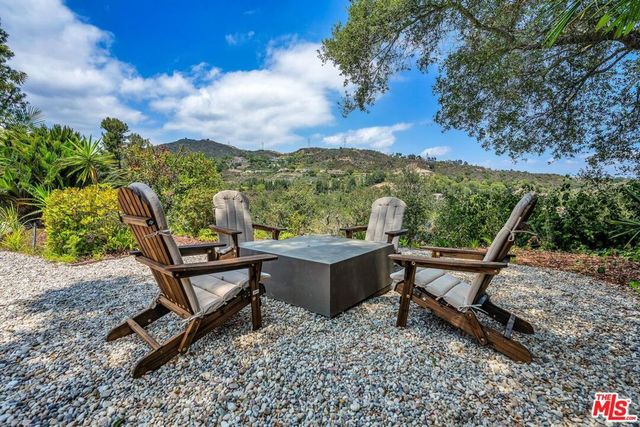 2144 Banyan Drive, Los Angeles, CA 90049