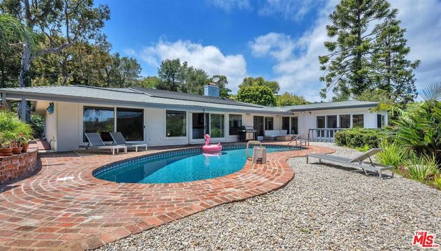 2144 Banyan Drive, Los Angeles, CA 90049