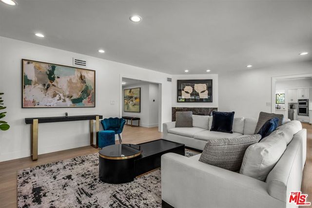 2144 Banyan Drive, Los Angeles, CA 90049