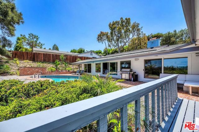 2144 Banyan Drive, Los Angeles, CA 90049
