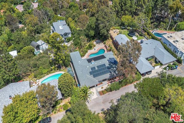2144 Banyan Drive, Los Angeles, CA 90049