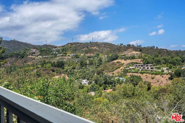 2144 Banyan Drive, Los Angeles, CA 90049