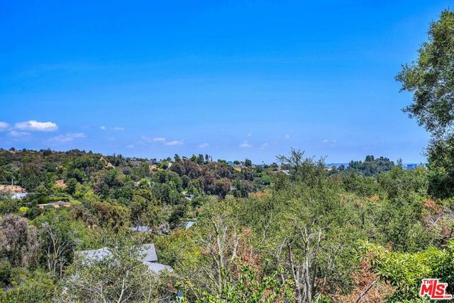 2144 Banyan Drive, Los Angeles, CA 90049