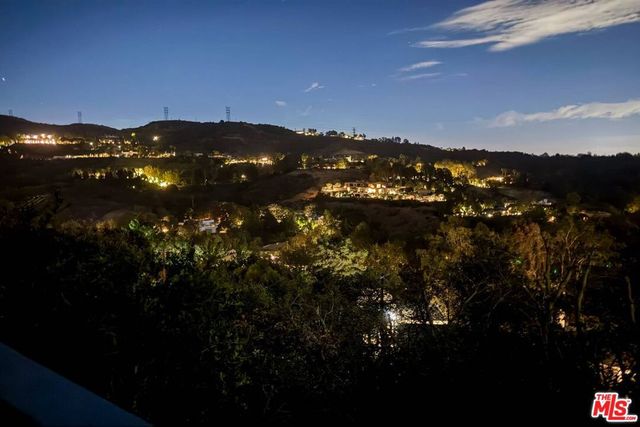 2144 Banyan Drive, Los Angeles, CA 90049