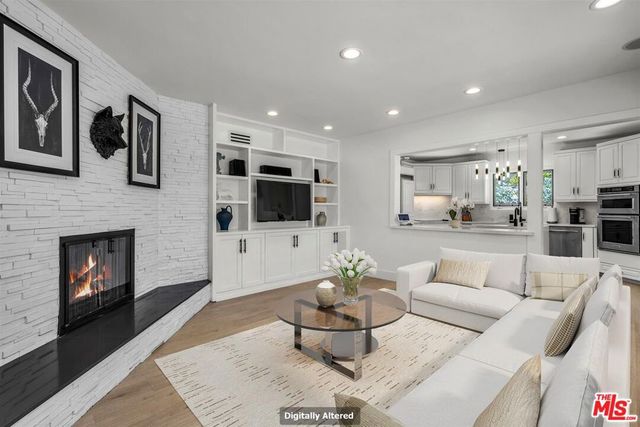 2144 Banyan Drive, Los Angeles, CA 90049