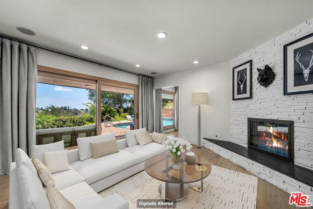 2144 Banyan Drive, Los Angeles, CA 90049