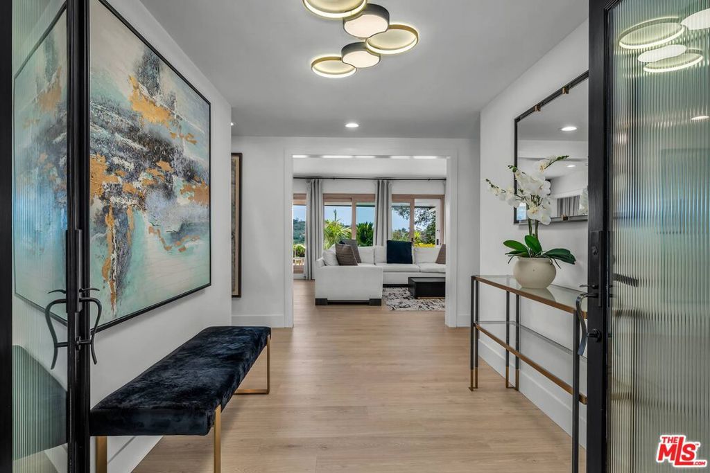 2144 Banyan Drive, Los Angeles, CA 90049