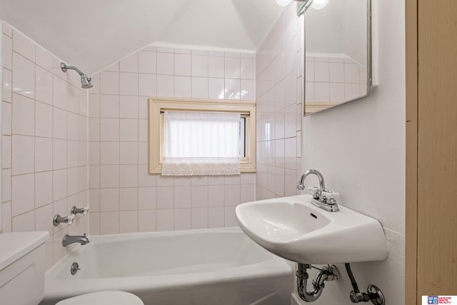 2206 N 51st Street, Omaha, NE 68104