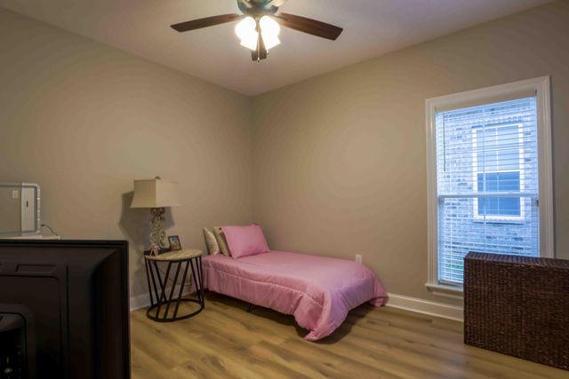 61 N Barnes Field Dr., Hattiesburg, MS 39402