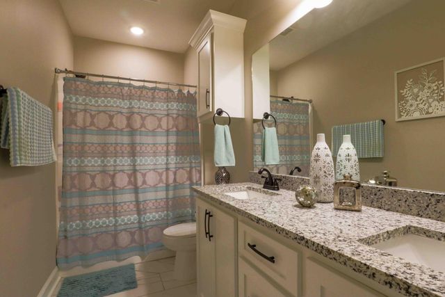 61 N Barnes Field Dr., Hattiesburg, MS 39402