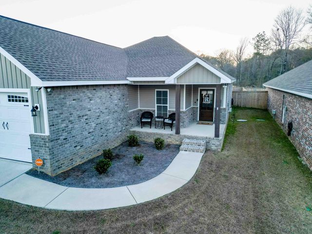 61 N Barnes Field Dr., Hattiesburg, MS 39402