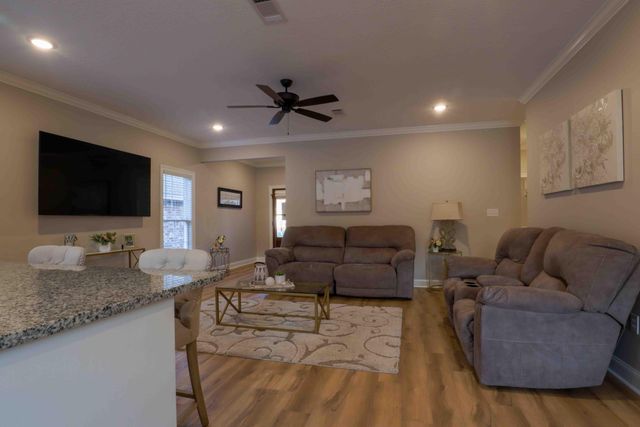 61 N Barnes Field Dr., Hattiesburg, MS 39402