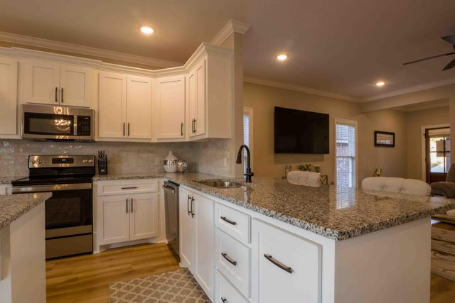 61 N Barnes Field Dr., Hattiesburg, MS 39402