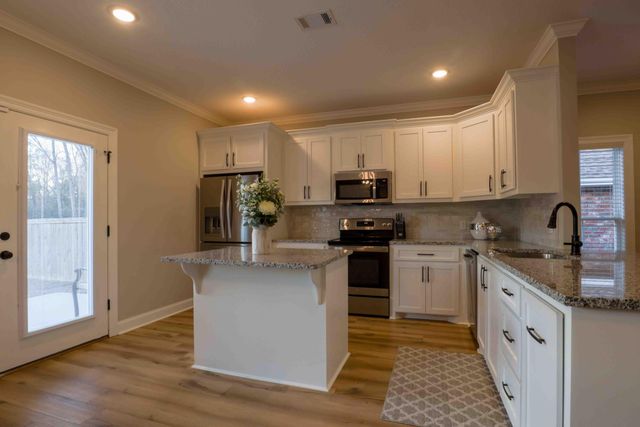 61 N Barnes Field Dr., Hattiesburg, MS 39402