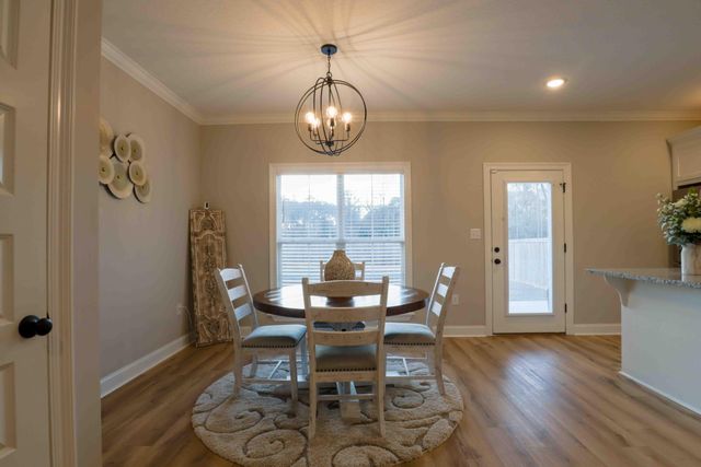 61 N Barnes Field Dr., Hattiesburg, MS 39402