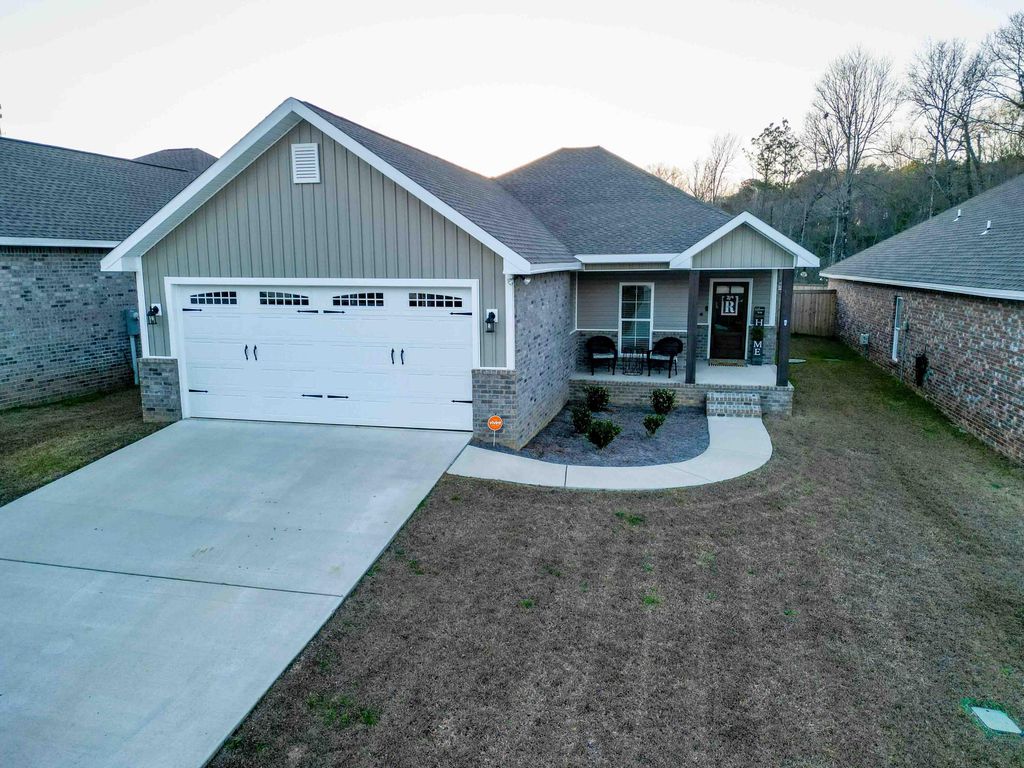 61 N Barnes Field Dr., Hattiesburg, MS 39402