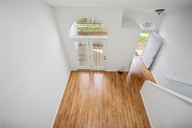 5278 Lake Victoria ARCH, Virginia Beach, VA 23464