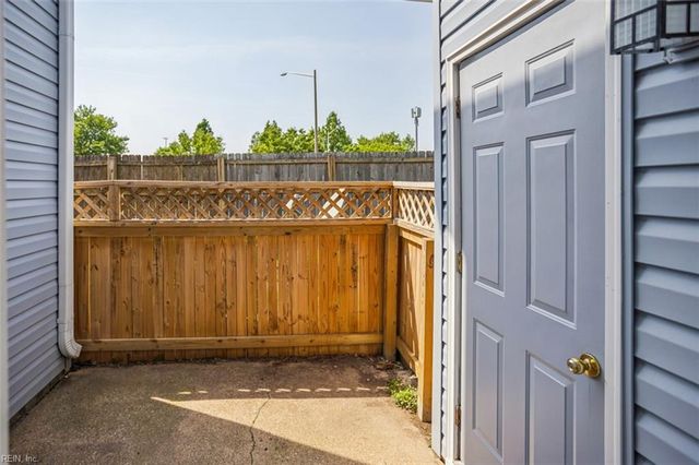 5278 Lake Victoria ARCH, Virginia Beach, VA 23464