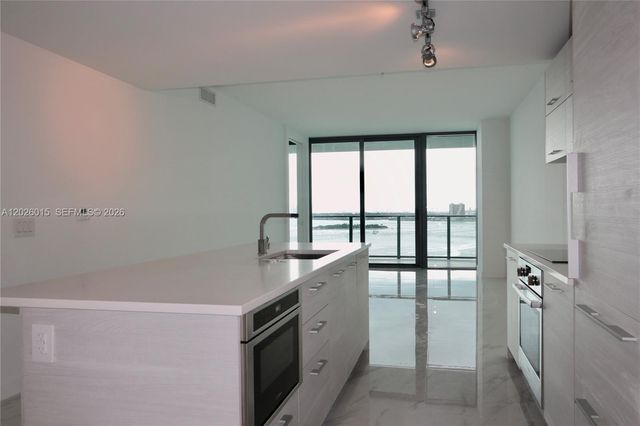 650 NE 32 1906, Miami, FL 33137