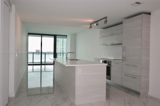 650 NE 32 1906, Miami, FL 33137