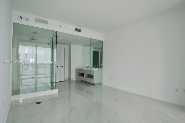 650 NE 32 1906, Miami, FL 33137