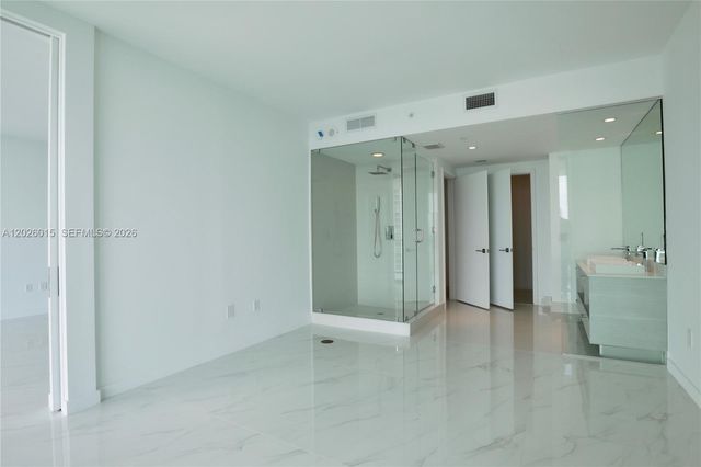 650 NE 32 1906, Miami, FL 33137