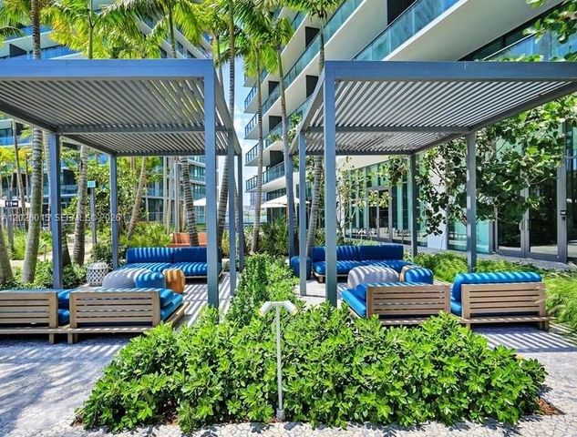 650 NE 32 1906, Miami, FL 33137